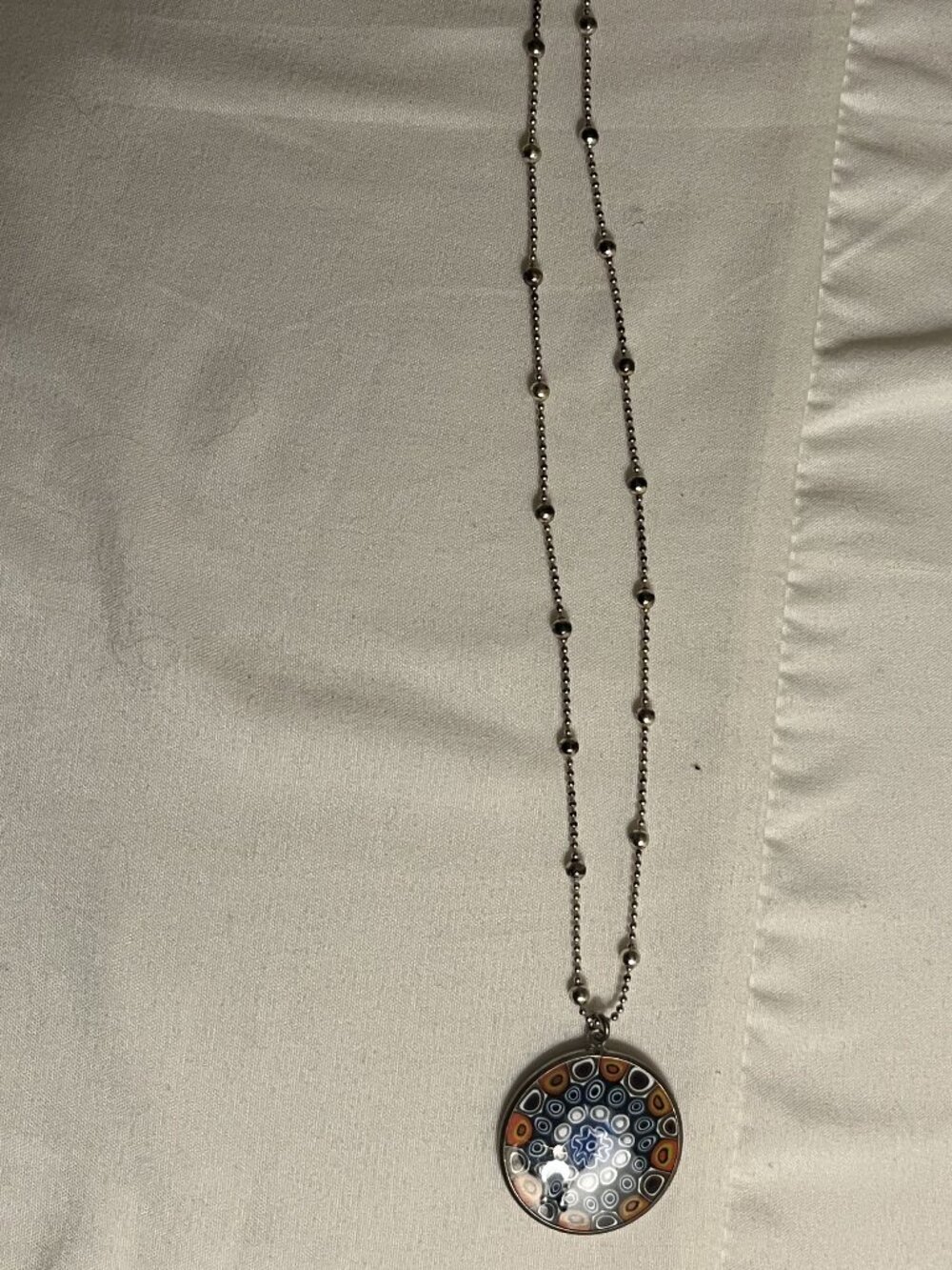 Beautiful 8" Pendant Necklace - like new